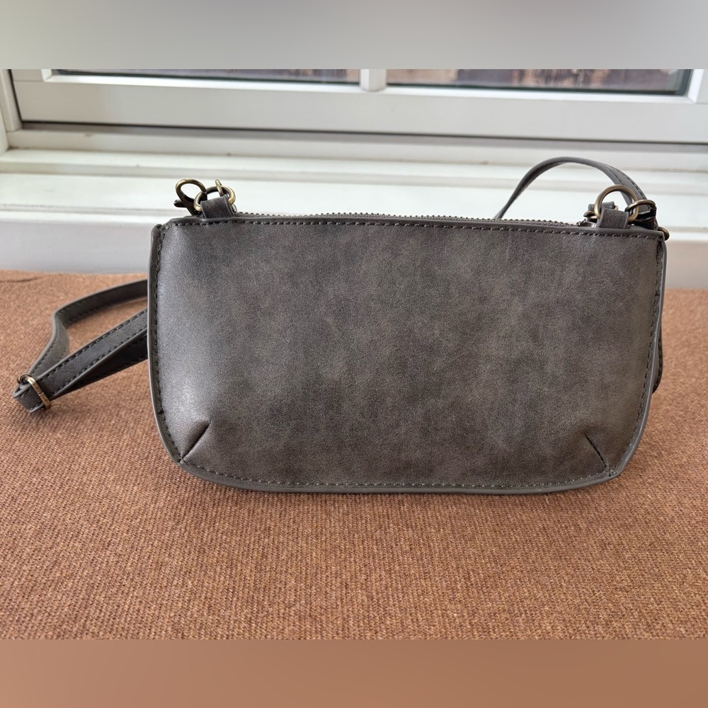 Like New/EUC - Sleek Joy Susan Mini Cross-Body/Wristlet (Gray) - Picture 2 of 13